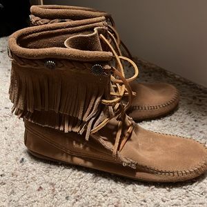 New Without Tags Minnetonka Moccasin Boots